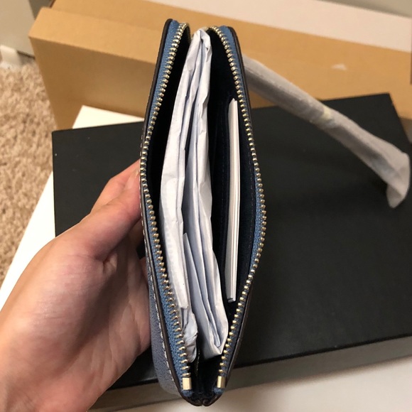 NWT Coach Matelic Wristlet - Picture 3 of 4